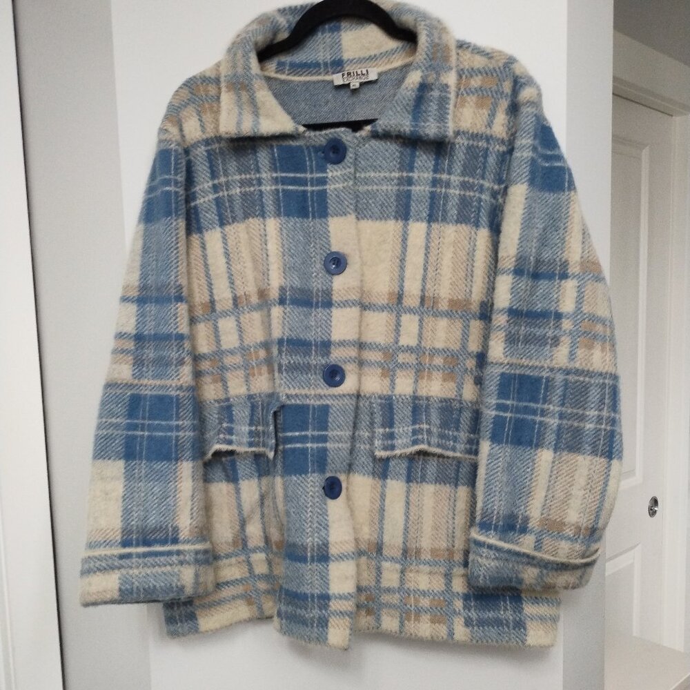 COZY  Frilli Exchnge coat with big buttons